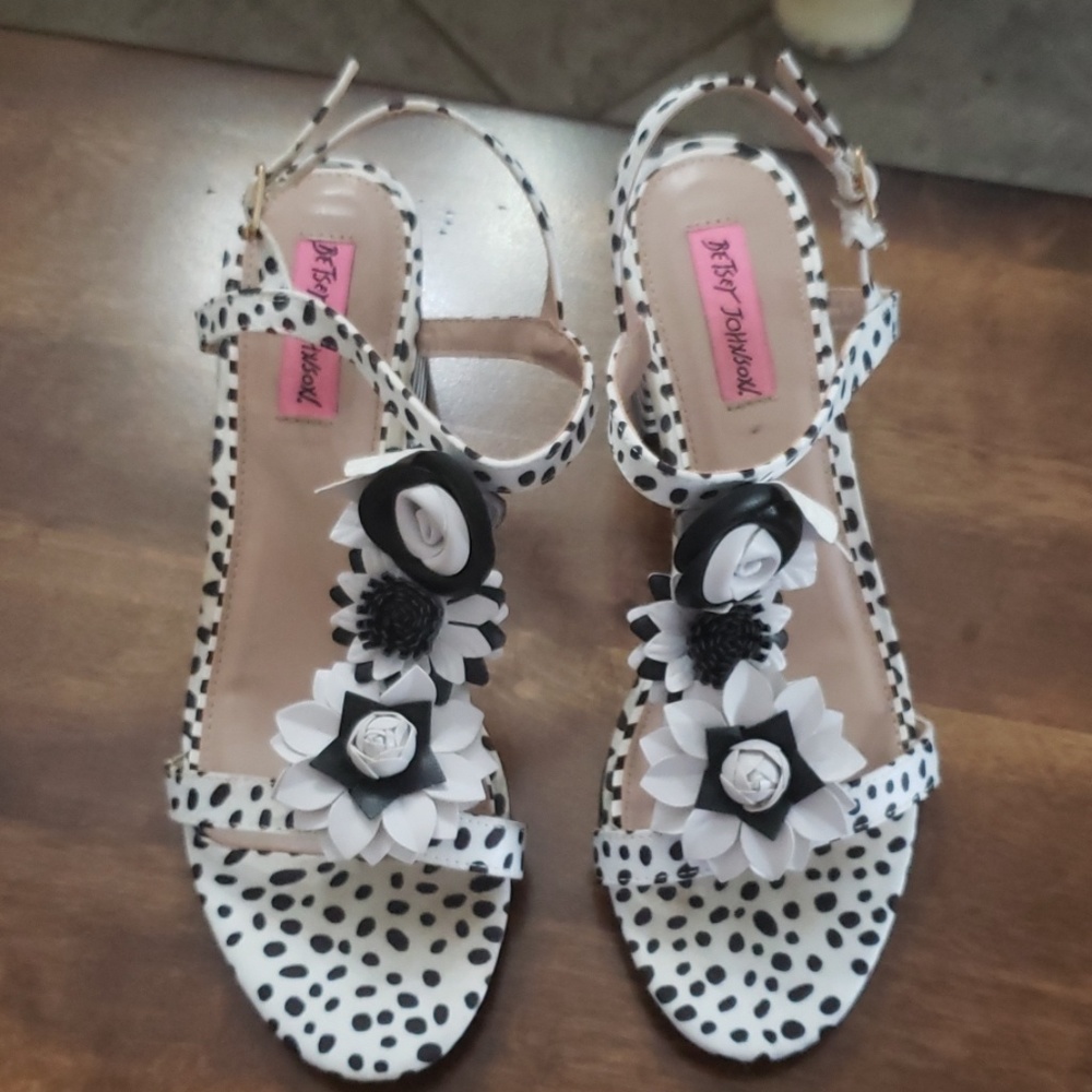 Betsy Johnson Size 8 New Shoes